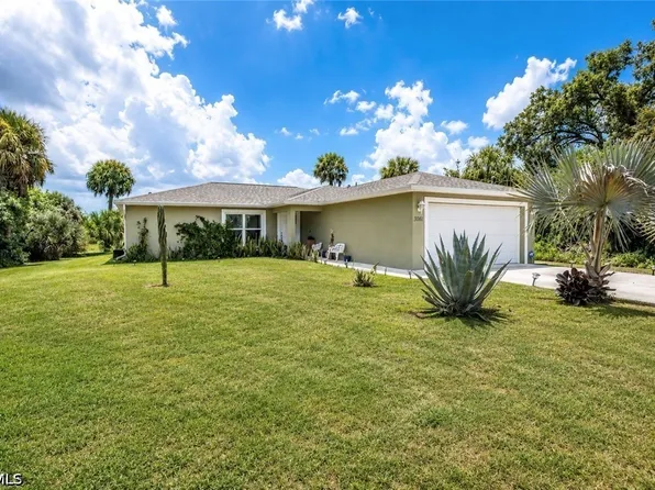 3061 NW Beechwood Cir, Labelle, FL 33935