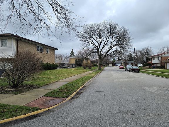 3rd image of 544 Elm St