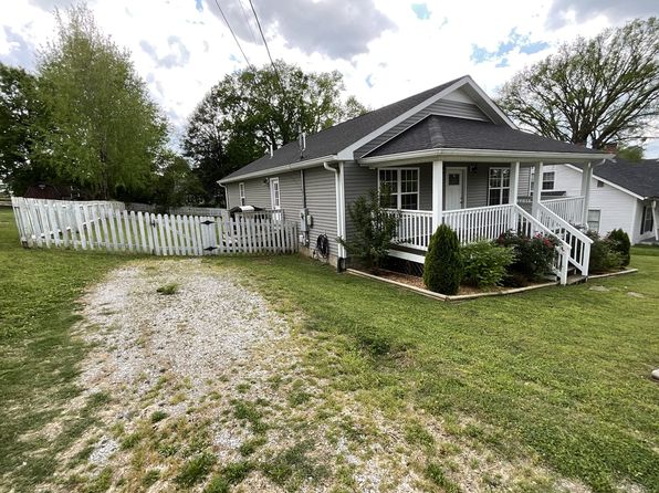 220 College Ave E, Carthage, TN 37030