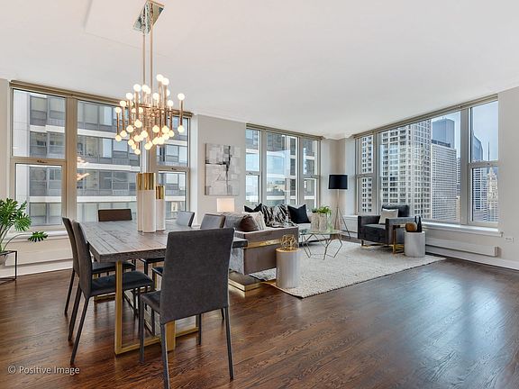 5th image of 25 E Superior St APT 2505