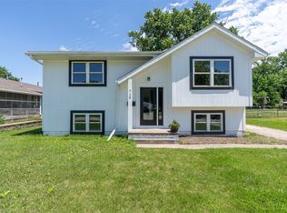 715 N 3rd Ave, Winterset, IA 50273