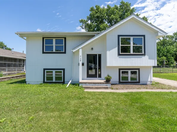 715 N 3rd Ave, Winterset, IA 50273