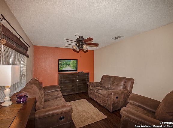 4th image of 407 Scotty Dr