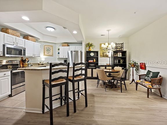 2nd image of 380 Marshland Rd APT E18