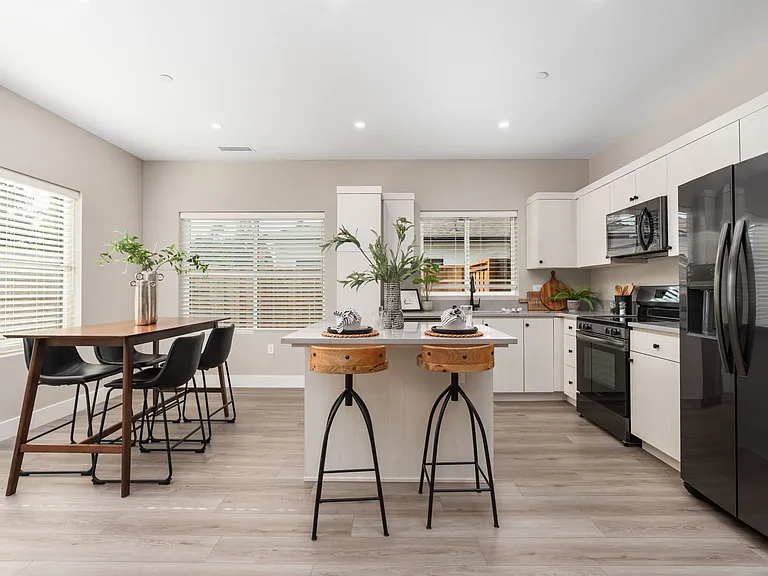 The Palms Luxury Condominiums — Photo 51