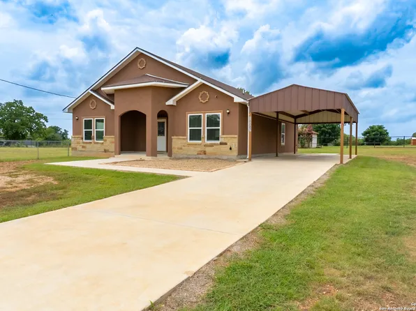 18687 Rolling Meadow, Lytle, TX 78052