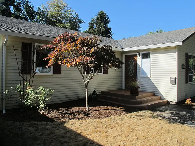 85 SW Williams Dr — Photo 3