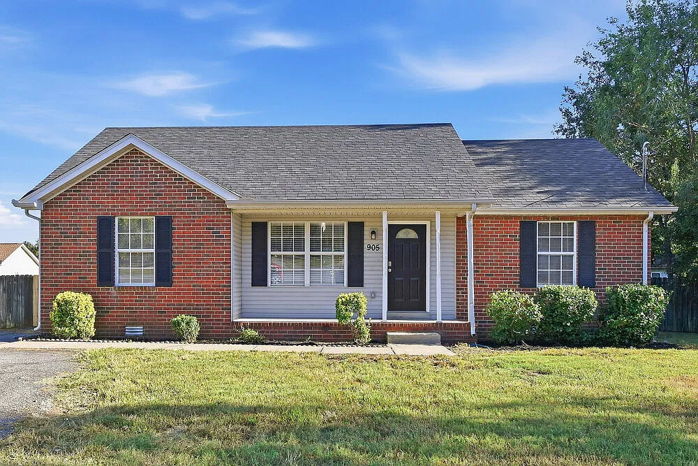 3 bed, 2.0 bath, 1166 sqft, $1,935 — Photo 1