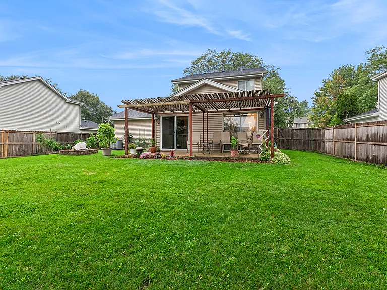 298 Danbury Dr — Photo 10