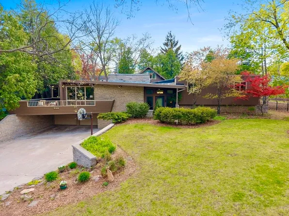 718 Randall Ave, De Pere, WI 54115