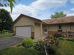 921 Butte Ct, Chanhassen, MN 55317