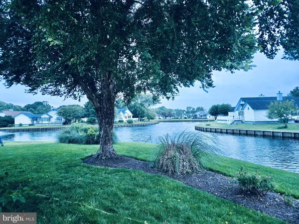 10 Johns Ct, Ocean View, DE 19970