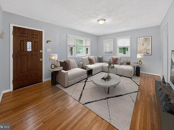 5th image of 5903 Berwyn Rd