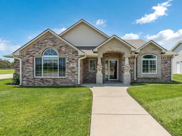 910 Fairway Ct, El Dorado, KS 67042