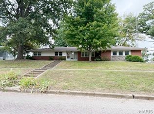 134 N Broad St, Hillsboro, IL 62049