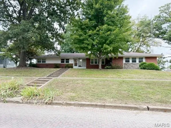 134 N Broad St, Hillsboro, IL 62049