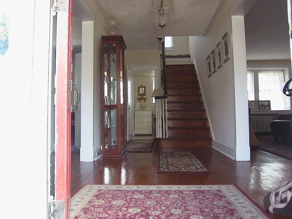 Center hall entry