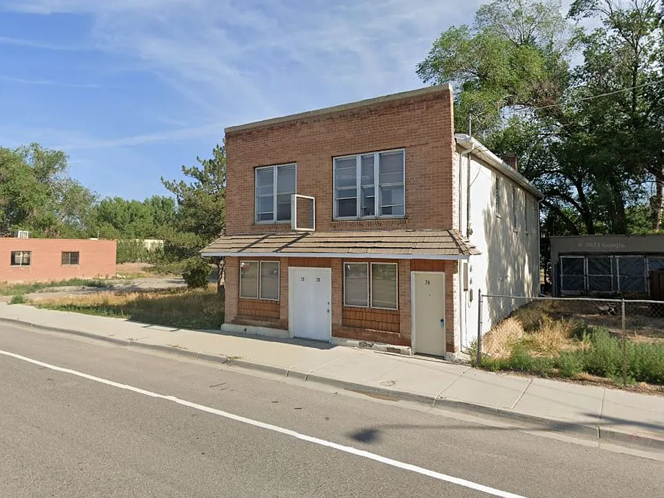 36 W Main St