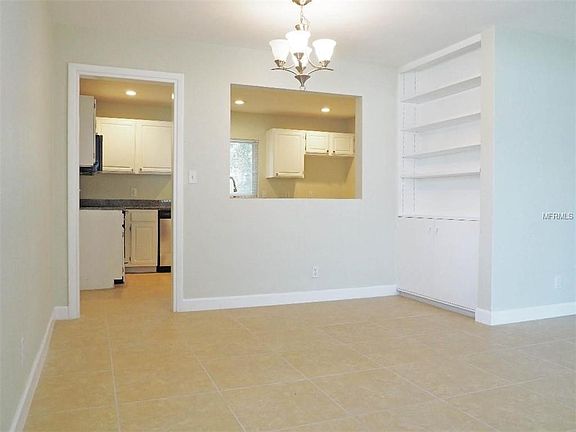 4th image of 8425 Oak Bluff Dr