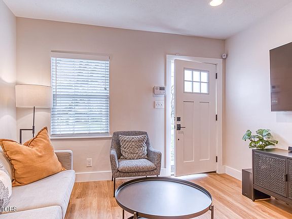 5th image of 2427 Lawson Ave