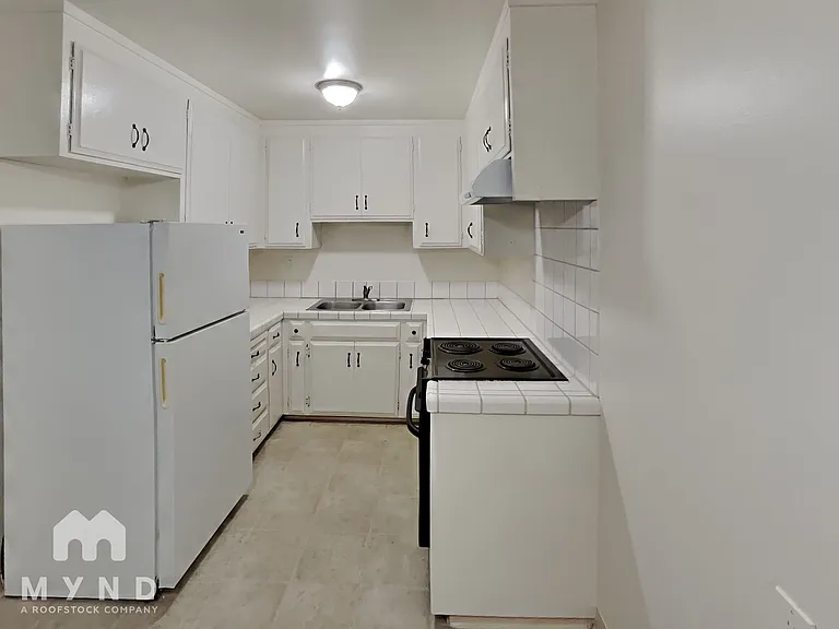 870 Burbank Dr #7 — Photo 5