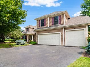 5N841 Prairie Valley Dr, St Charles, IL 60175