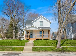 674 Forest Ave, Elgin, IL 60120