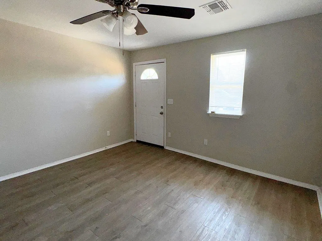 1629 East Hill St. Oklahoma City OK 73111 — Photo 2