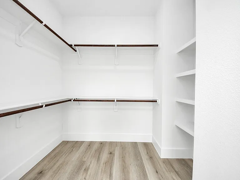 3524 Rebecca St — Photo 32