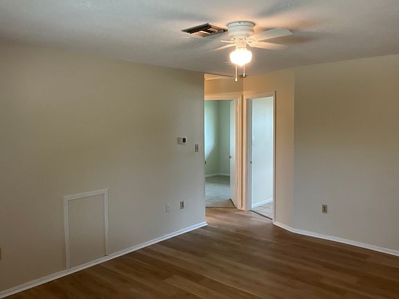 3rd image of 1 Manor Ct APT A