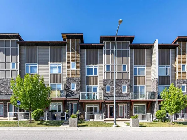 11 Skyview Point Heath NE, Calgary, AB T3N 0L7