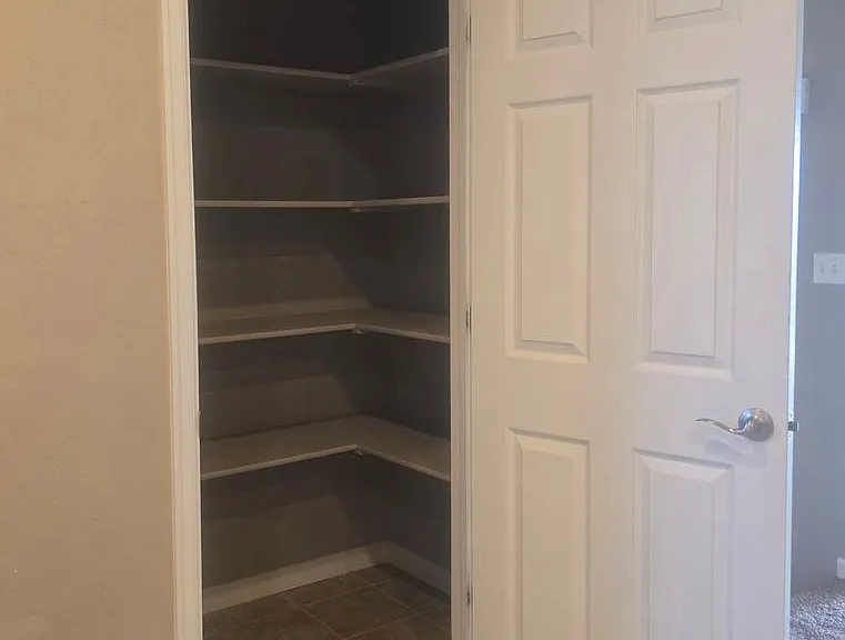 1558 Poplar Dr — Photo 7