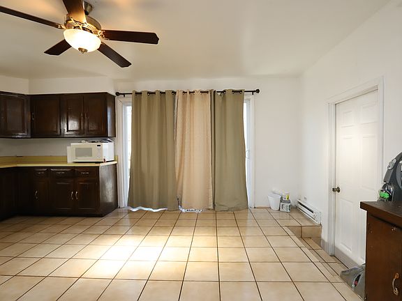 3rd image of 909 Jewett St