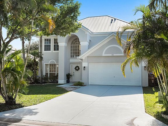 4th image of 804 NW Waterlily Place