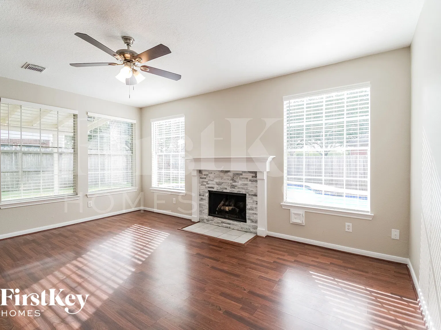 4 bed, 2.5 bath, 2338 sqft, $2,585 — Photo 2