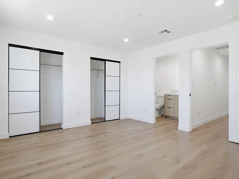 16110 Leadwell St — Photo 12