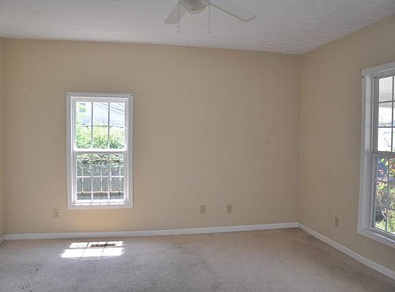 4th image of 324 Stonewall St