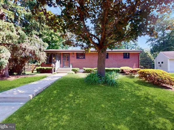 221 Tuscany Rd, Aston, PA 19014