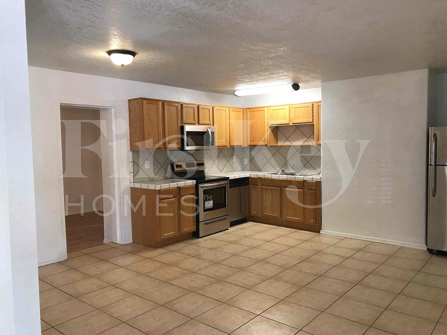 6 bed, 3.0 bath, 2138 sqft, $4,030 — Photo 4