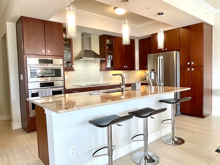 431 Bay Colony Dr N — Photo 4