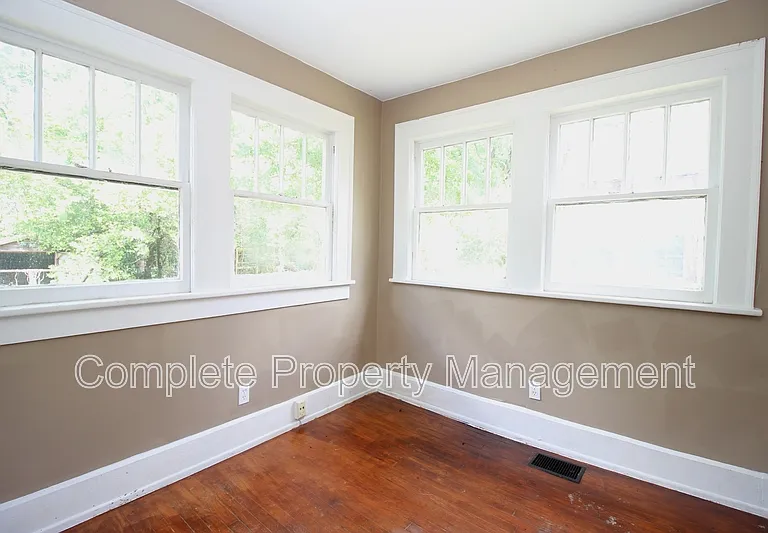 8211 Rugby Ave — Photo 7