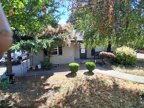 2425 SW Barton St Photo 1