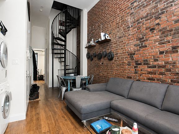 3rd image of 310 W 21st St APT 8