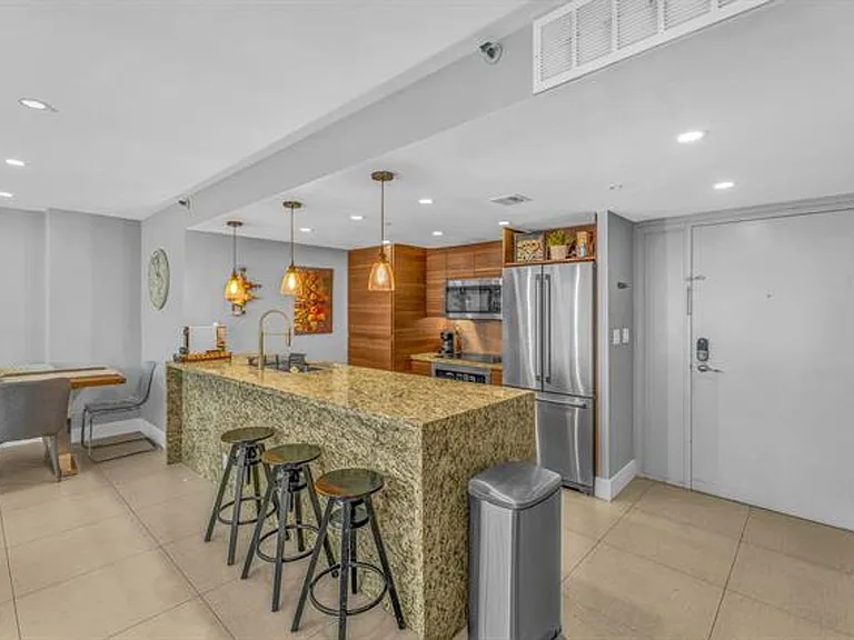 7601 E Treasure Dr #416 — Photo 2