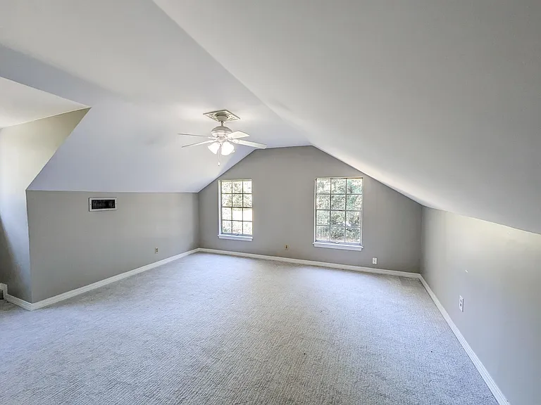 6231 Dillingham Ave — Photo 14