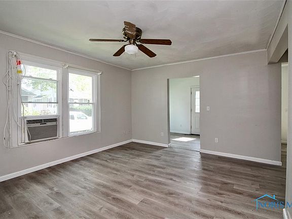 5th image of 121 W Evers Ave