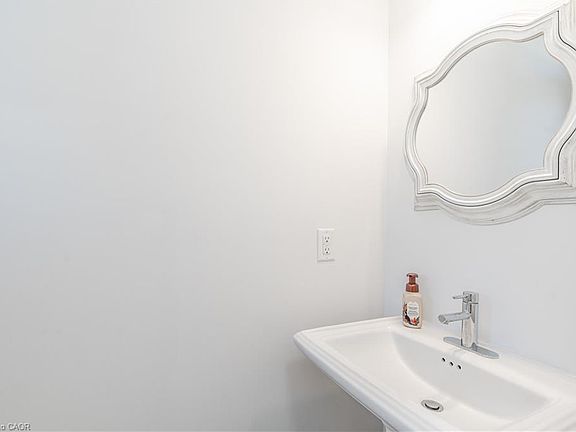 5th image of 4008 Crown St