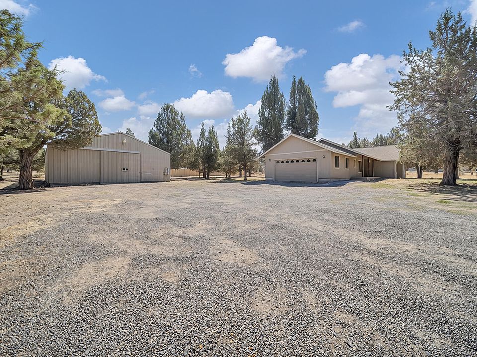 1st image of 3928 SE Umatilla Loop