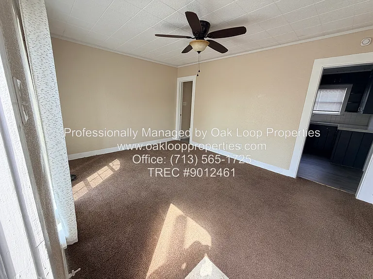 2811 1/2 Market St #B — Photo 8
