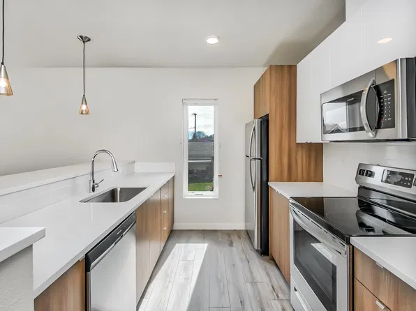 Harney, 8410 SE 17th Ave #11, Portland, OR 97202